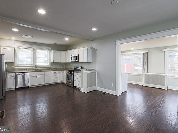 4th image of 8 Irving Pl