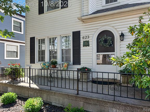 4th image of 623 W Troy St