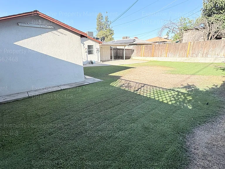 2238 Lindora St — Photo 39