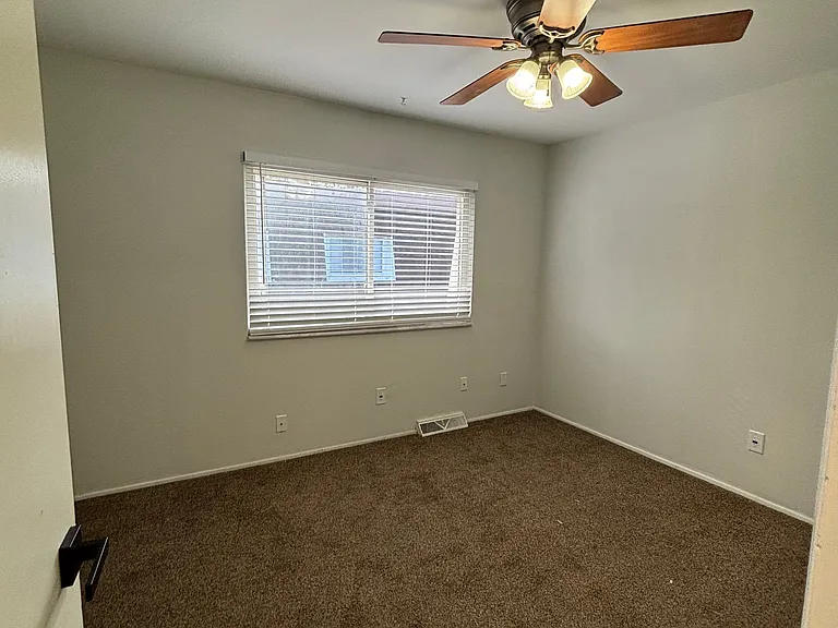 2718 Center St #D — Photo 7