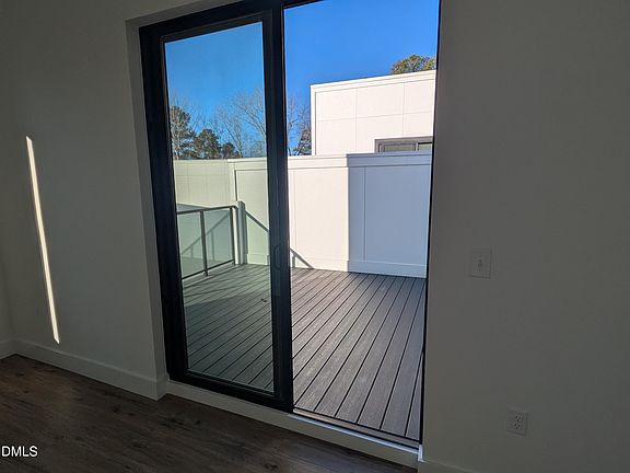 5th image of 1105 Nova St