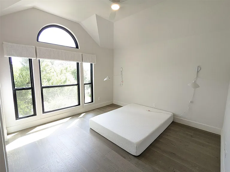 9257 Scenic Bluff Dr — Photo 30