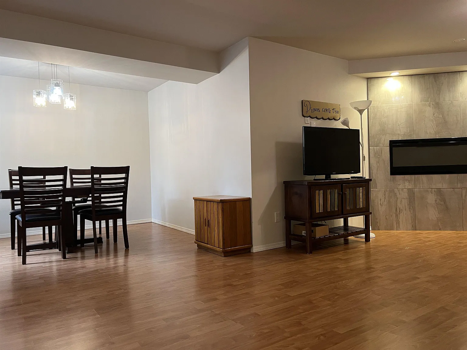 2 bed, 1000 sqft, $2,190 — Photo 2