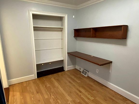 5th image of 444 Oakwood St