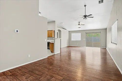 2nd image of 906 W Roeser Rd