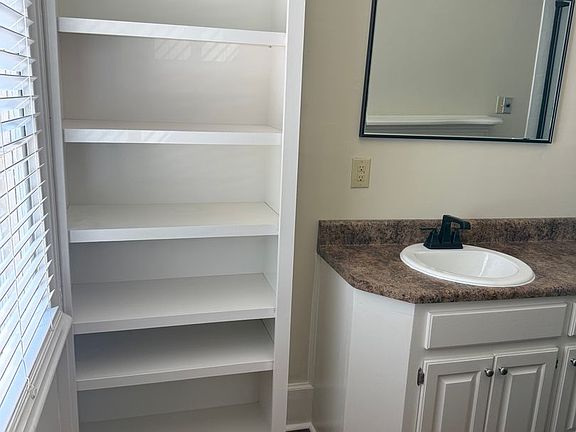 5th image of 334 Greene St #6