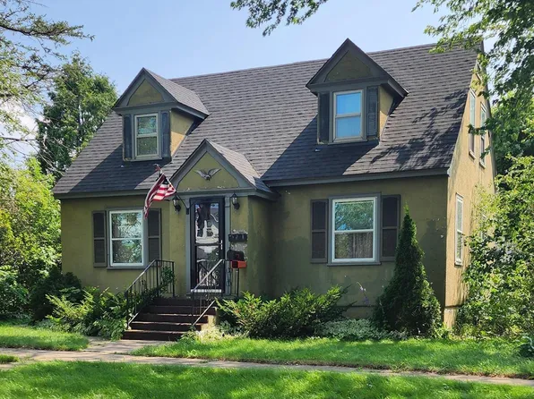 916 15th St N, Virginia, MN 55792