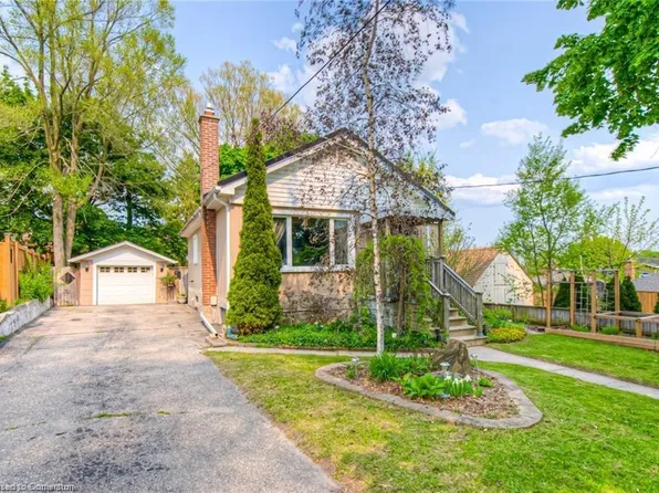 12 Barclay Ave, Kitchener, ON N2M 4B1