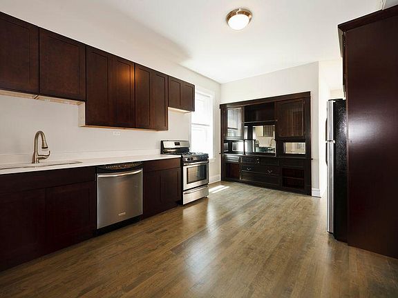 3rd image of 1651 N Francisco Ave #3F