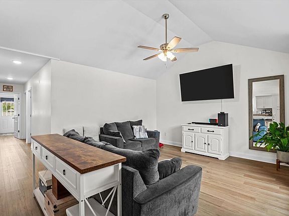 5th image of 229 Wagner Dr