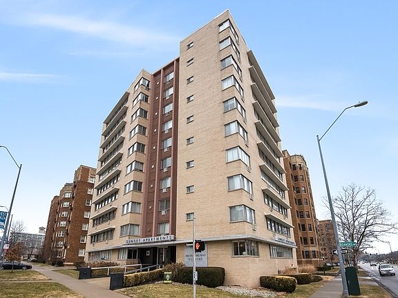 4th image of 4821 Roanoke Pkwy APT 802
