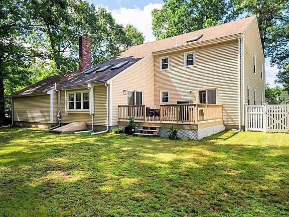 3rd image of 14 Dotty Ann Dr