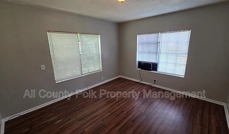 601 SE 2nd St — Photo 13