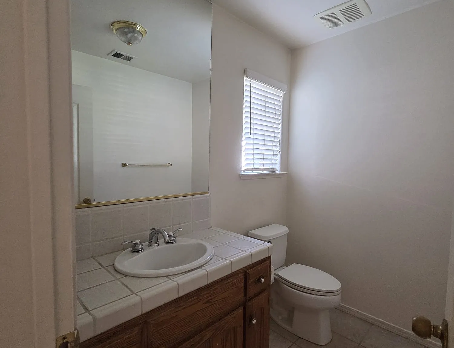 3 bed, 2.5 bath, 1890 sqft, $2,600 — Photo 2