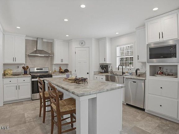 3rd image of 68 Gronczniak Road
