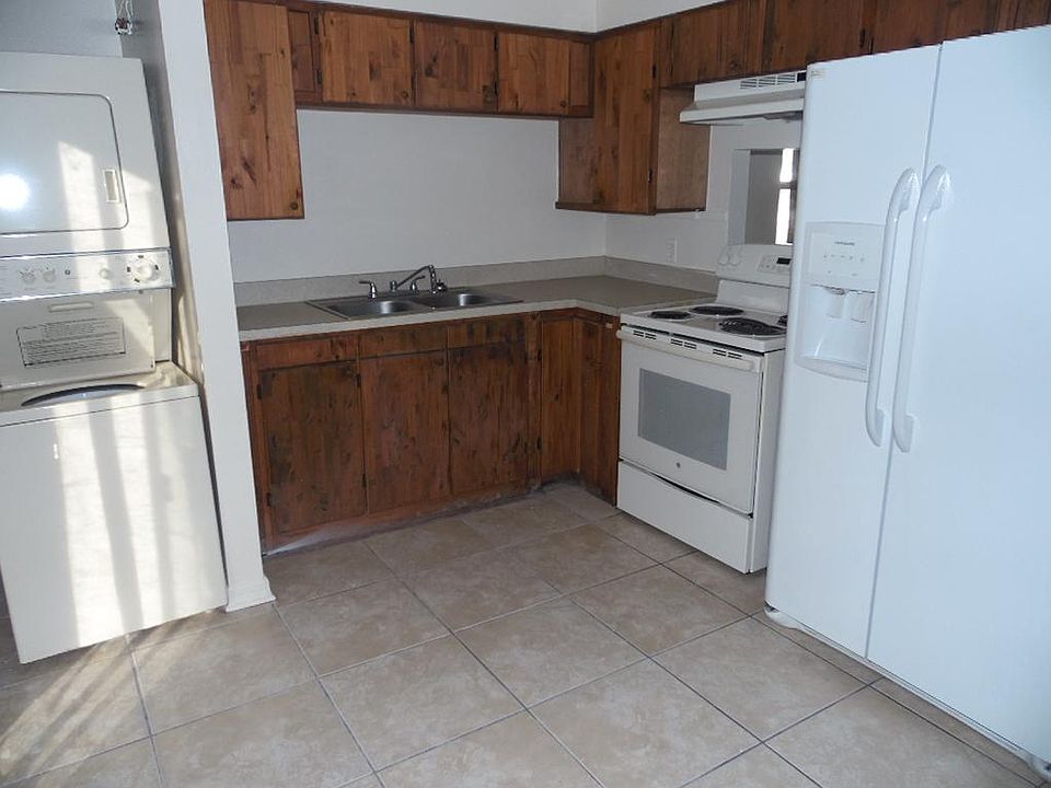 2nd image of 2352 Chestnut Hills Dr
