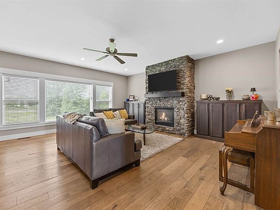5th image of 1050 Grouse Ct