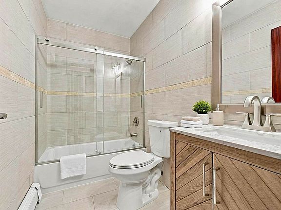 4th image of 360 43rd St APT 2A
