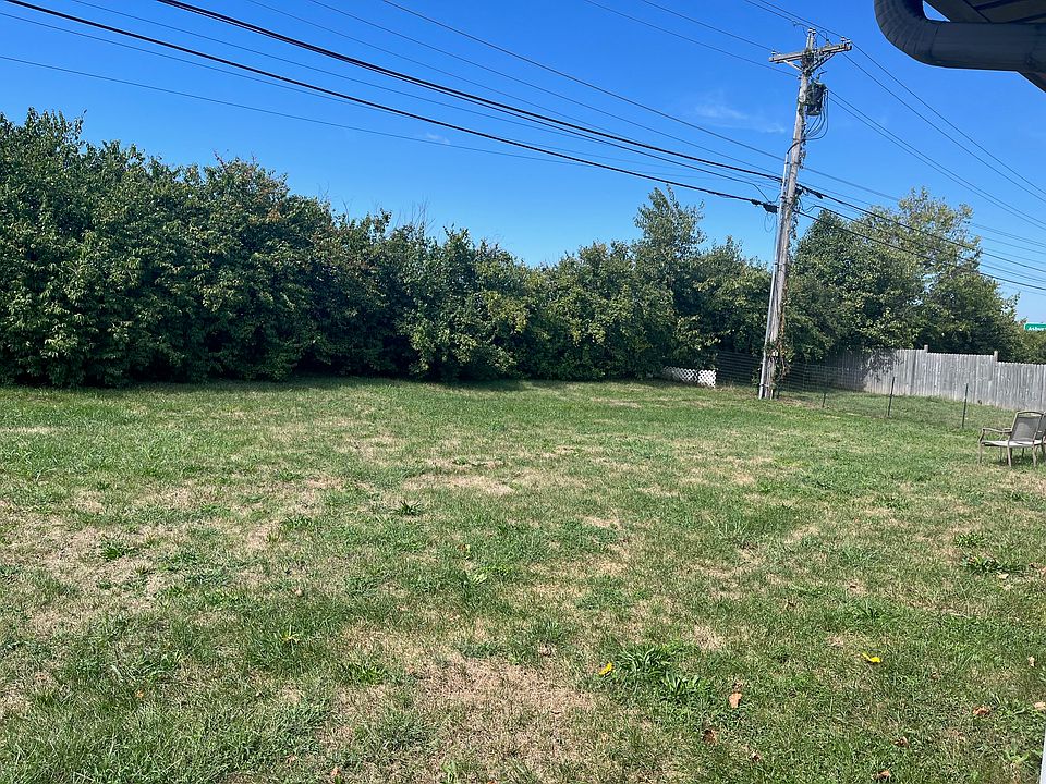 2nd image of 1040 Pinoak Dr