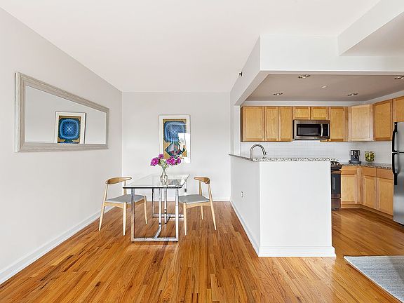 3rd image of 775 Lafayette Ave APT 6D