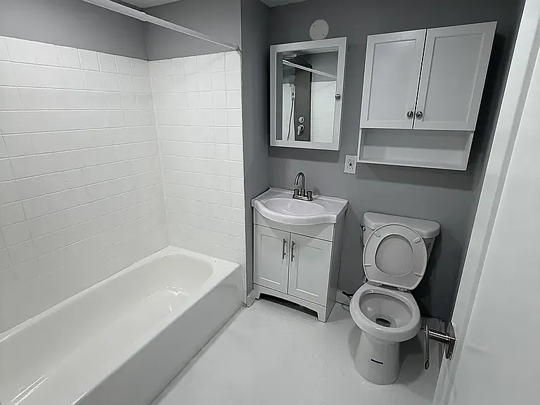 7057 Cresheim Rd #D42 — Photo 4