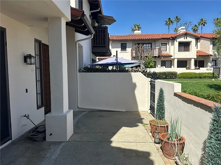 415 E Bougainvillea Ln — Photo 4