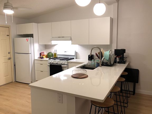 3rd image of 634 Karen Ln