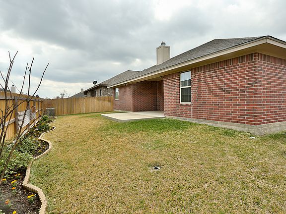 5th image of 922 Emerald Dove Ave