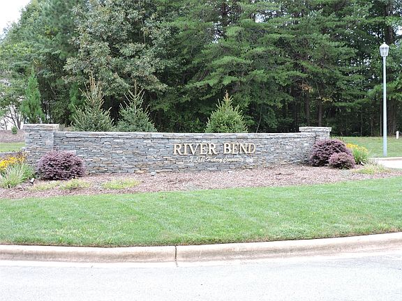 3rd image of 106 River Bend Club Pointe #9