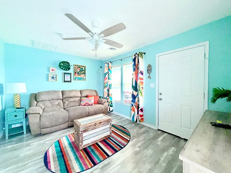 Building Photo - 1809 Hillcrest Dr #107