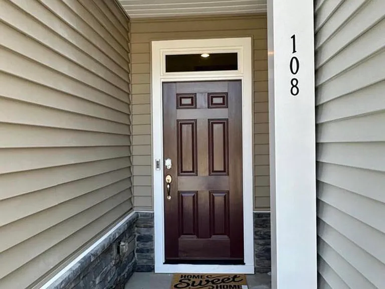 108 Jade Creek Dr — Photo 2