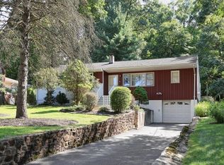 3 Johanna Ln, Watchung, NJ 07069