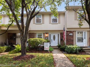 5697 Whitfield Dr, Troy, MI 48098