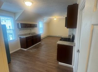 194 Harrison St #2R, Pawtucket, RI 02860