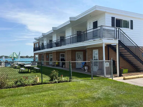 444 N Main St APT 214, Marine City, MI 48039