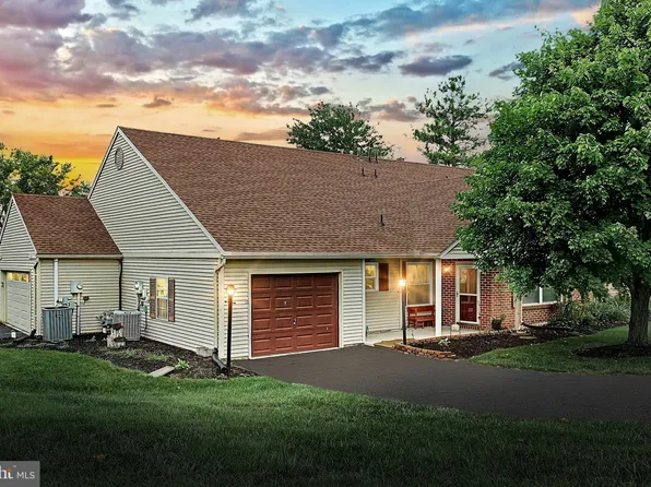 1595 Blue Jay Dr #23B, Dover, PA 17315