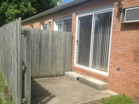 3rd image of 101 N Tyrone Dr APT 7