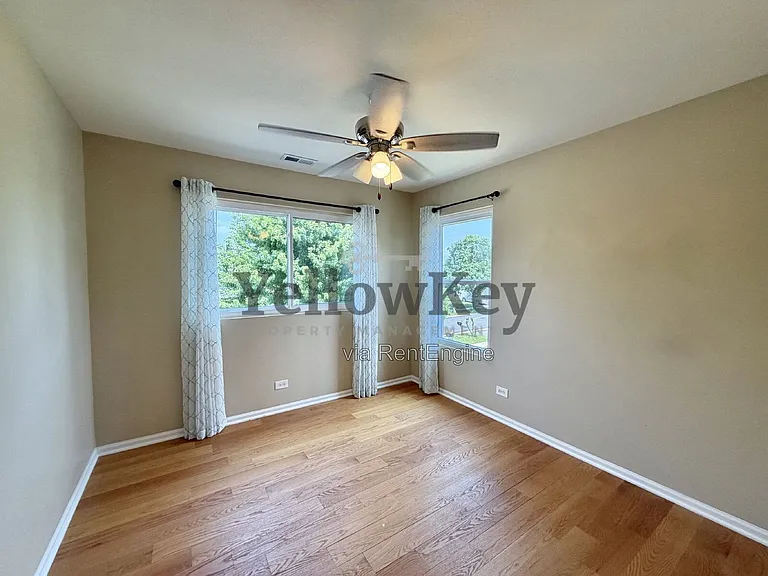 613 Greystone Ln — Photo 9