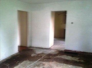 3rd image of 2208 S Manhattan Ave