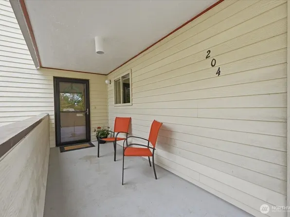8516 196th Street SW #204, Edmonds, WA 98026