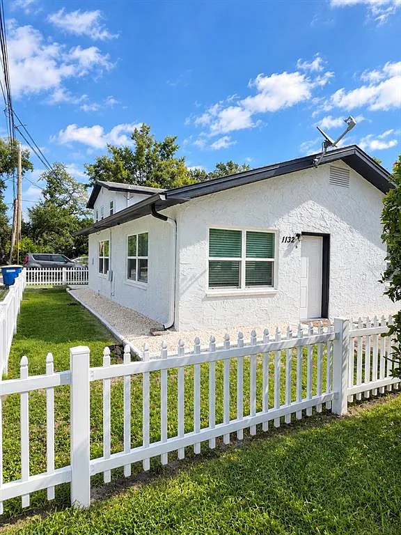 2 bed, 1.0 bath, 750 sqft, $1,750 — Photo 2