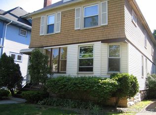 1031 Lakepointe St, Grosse Pointe Park, MI 48230