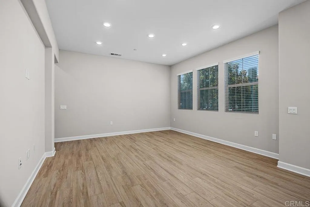 3 bed, 3.5 bath, 1743 sqft, $3,950 — Photo 4