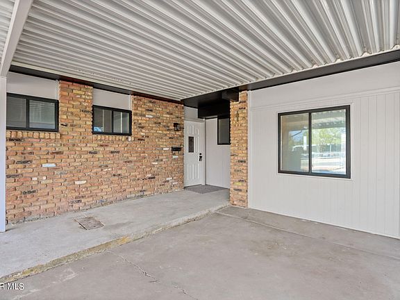 4th image of 10085 Newcastle Dr