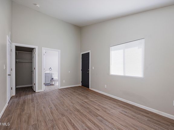 5th image of 5204 Sun Valley Dr #B