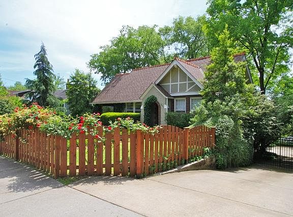 2nd image of 2811 Blair Blvd