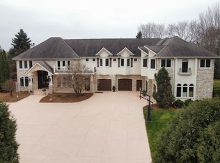 2101 Timberwood Dr, Chanhassen, MN 55317