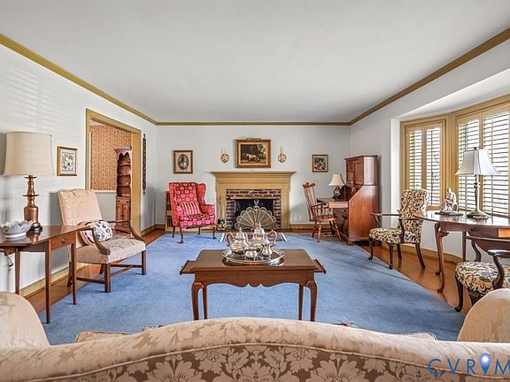 4th image of 2830 E Weyburn Rd