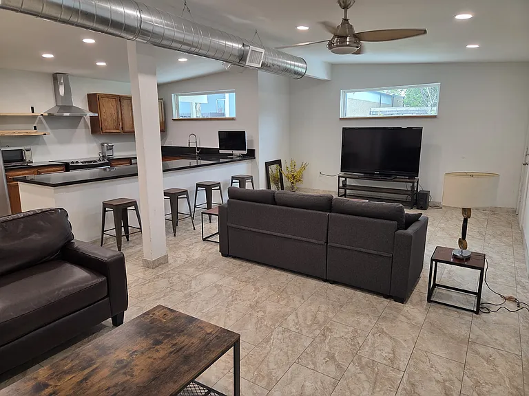 707 W Crestland Dr — Photo 10