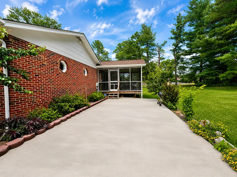 6017 Wheeler Ln — Photo 27